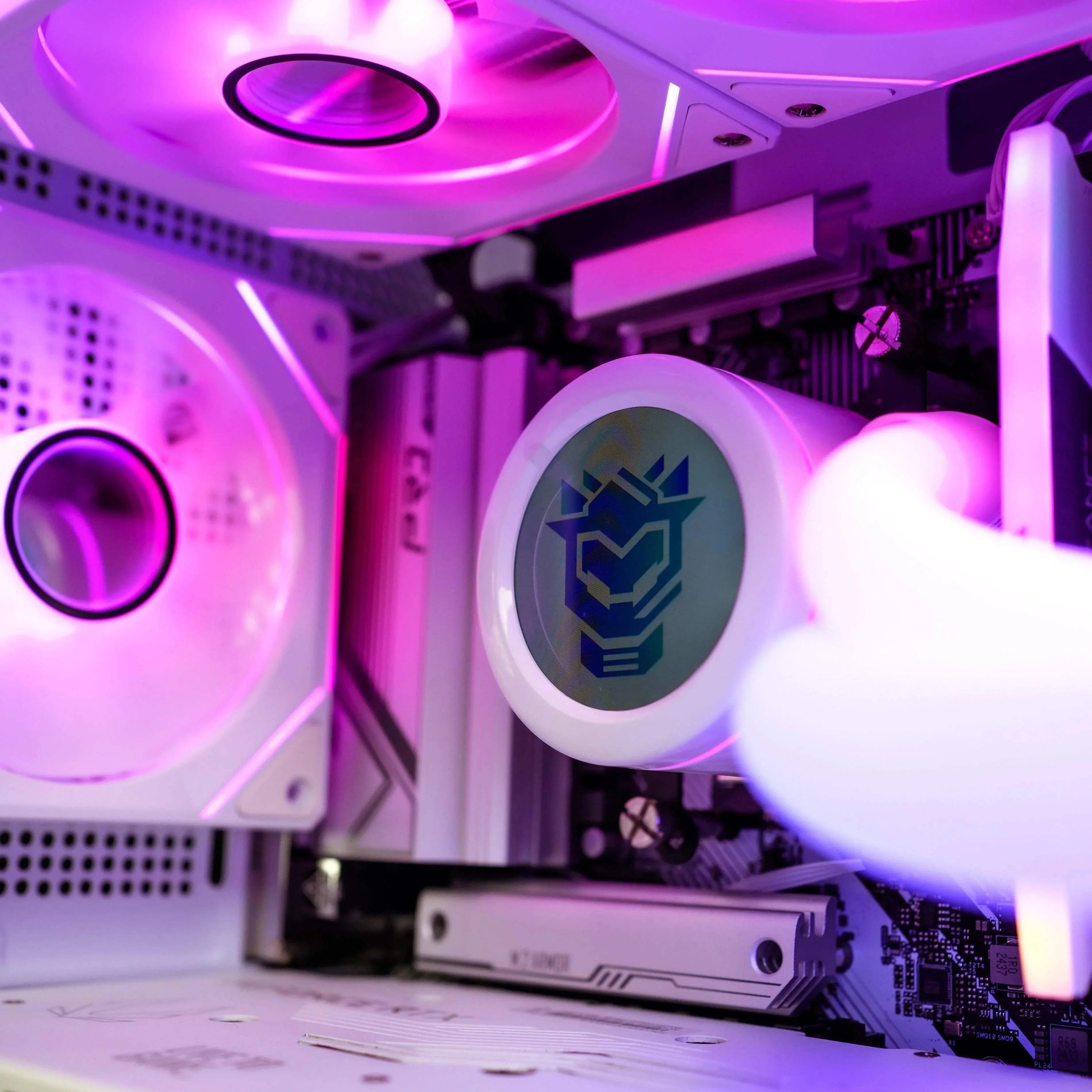 Gaming PC with AMD Ryzen 7 and RTX 4070 M6521