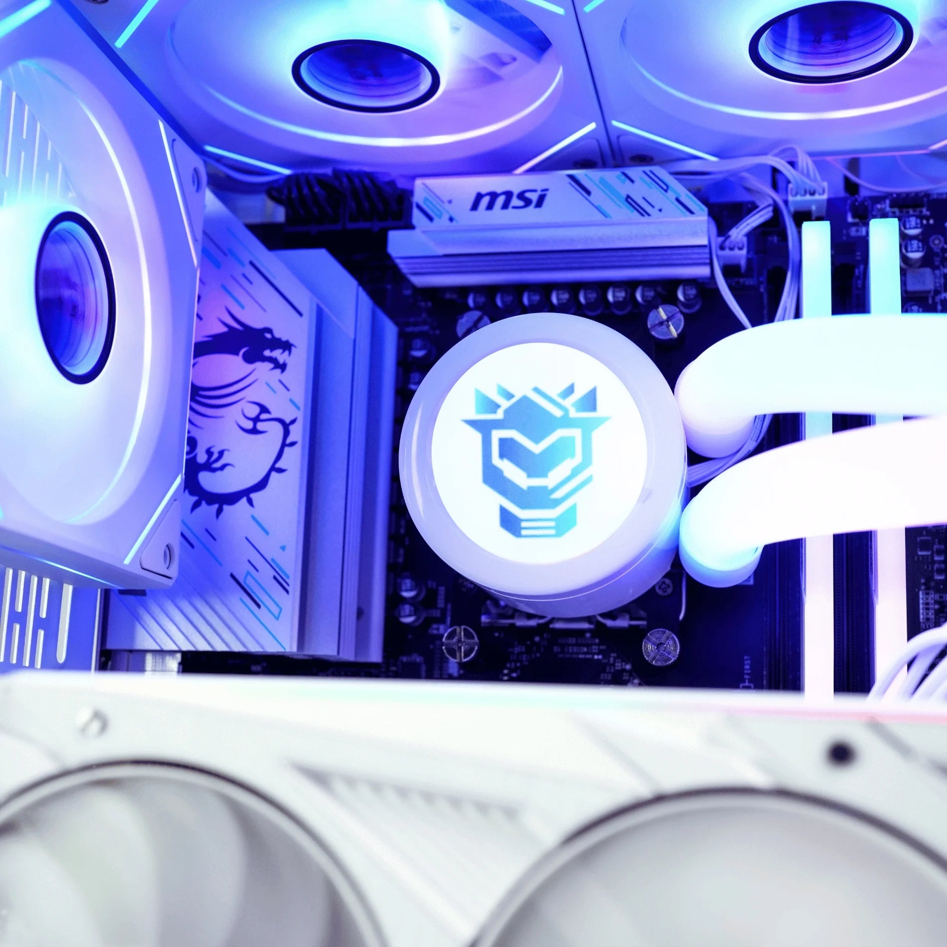 Gaming PC with AMD Ryzen 7 and RTX 5090 U13676