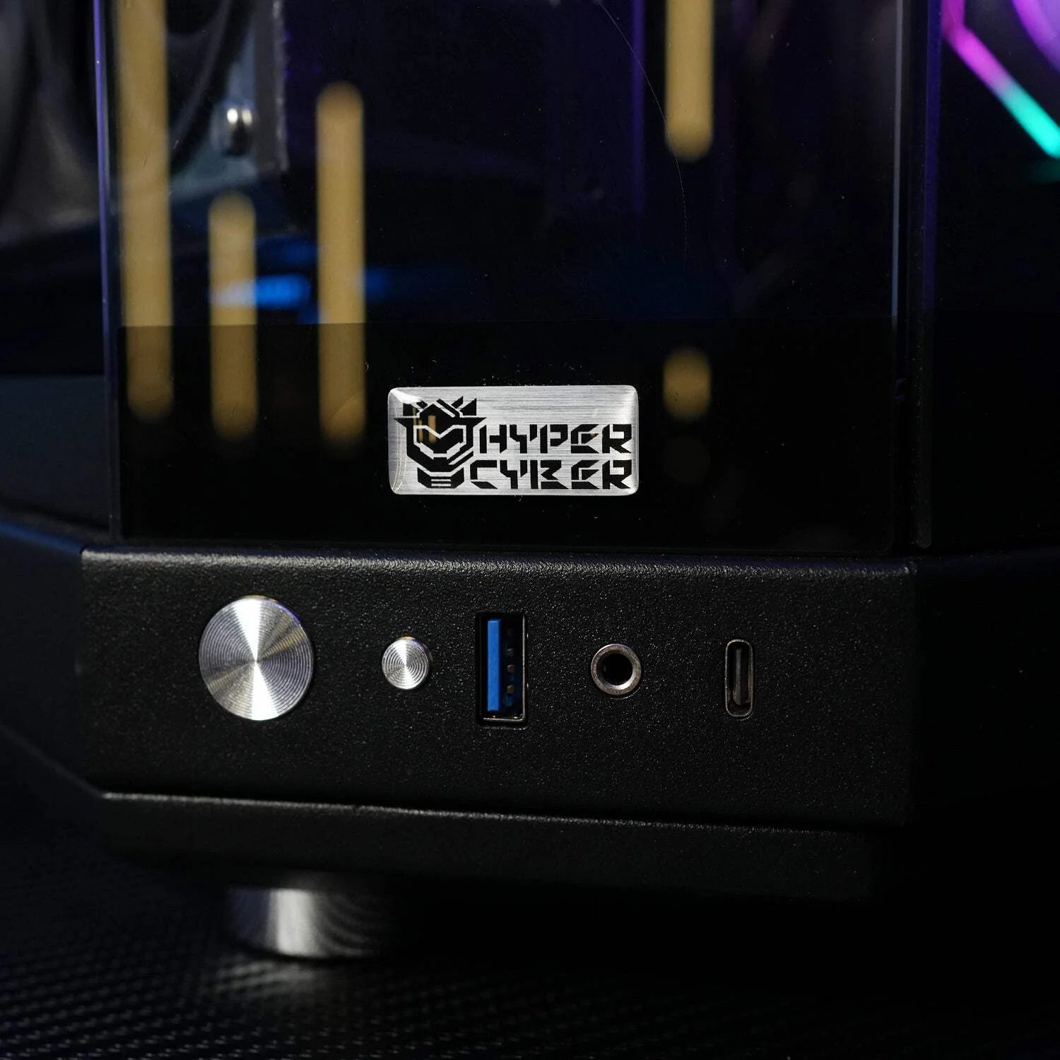 Gaming PC with AMD Ryzen 7 and NVIDIA GeForce RTX 5060 E4039