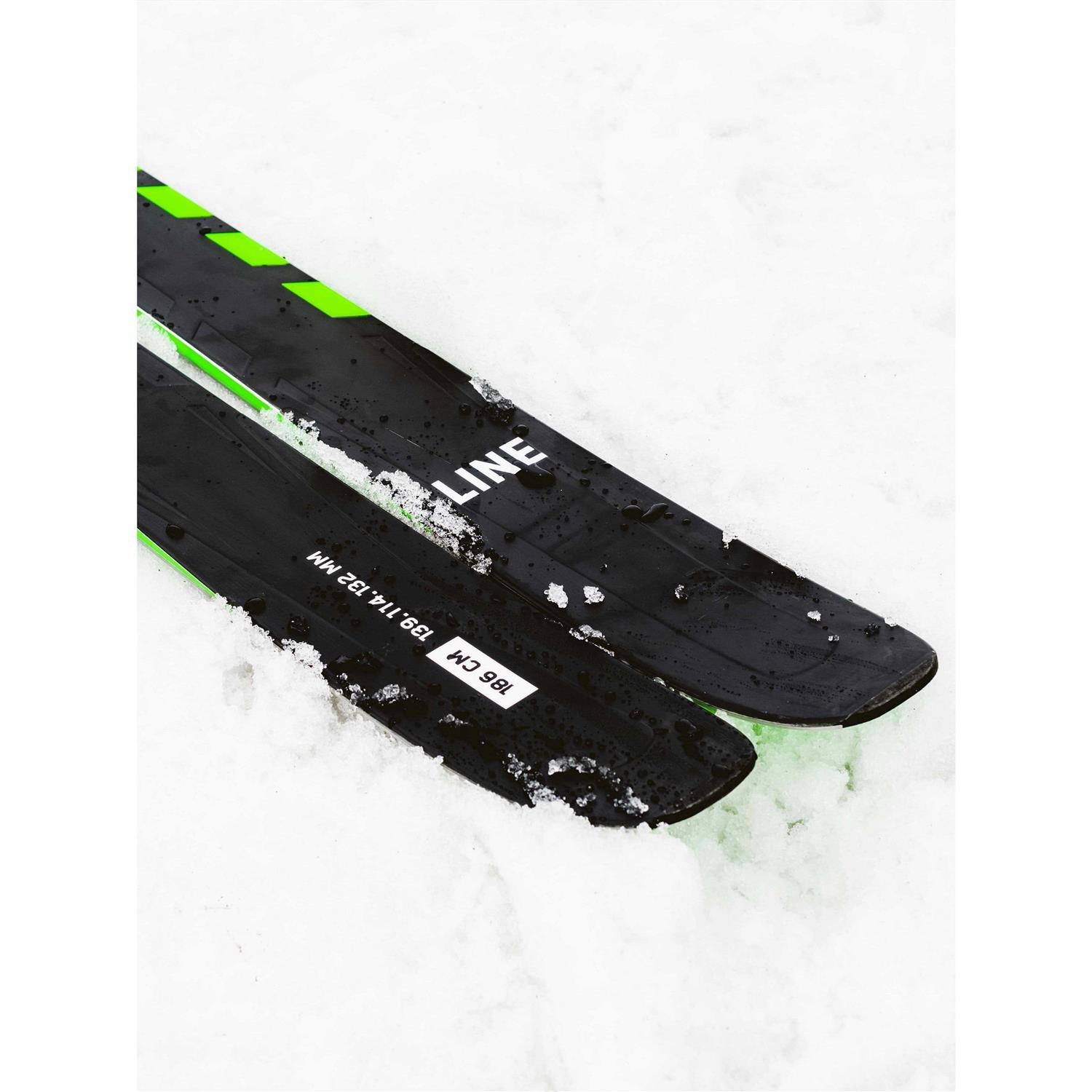 Skis 104 U84299