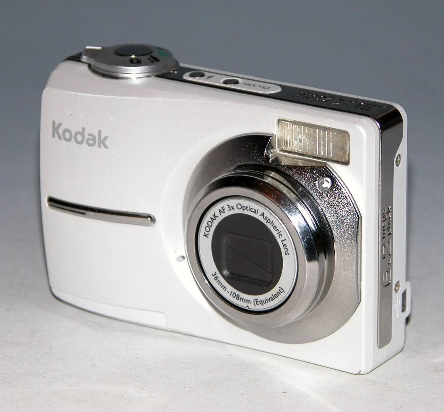 9.2 MP Compact Digital Camera E778