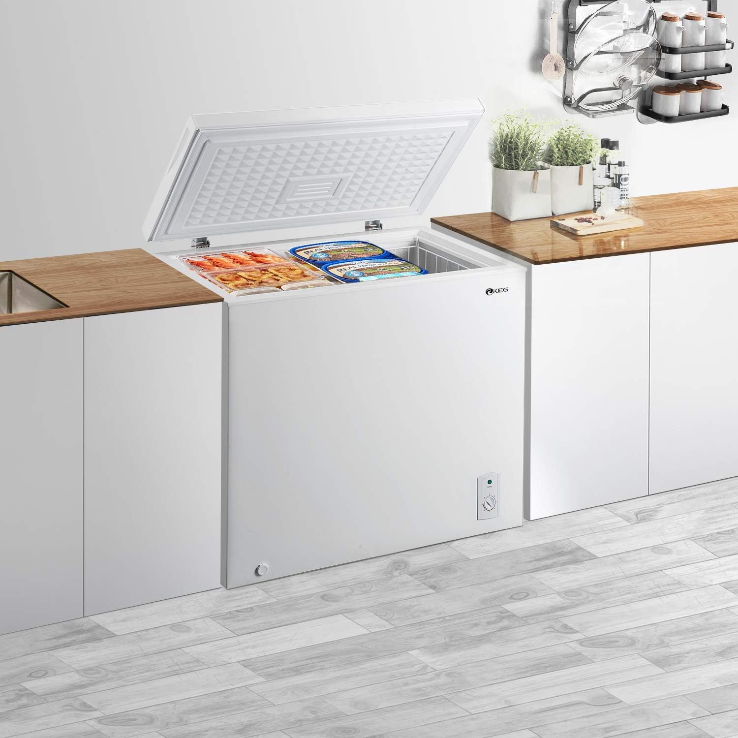 7.0 Cubic Feet Chest Freezer with Adjustable Thermostat and Storage Basket X475260
