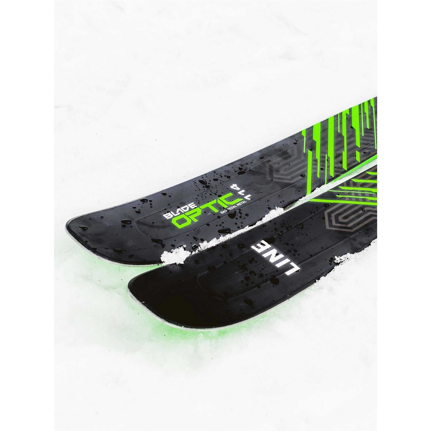 Skis 104 U84299